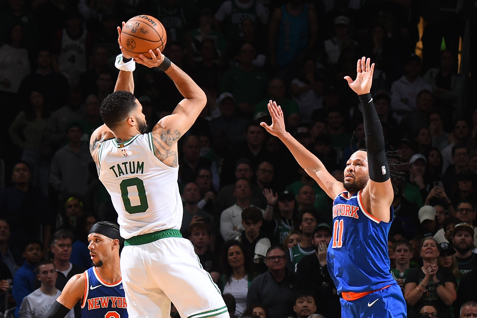 开云体育官网-MAD观众热烈欢呼！，塔图姆迎来五赛季出色发挥引发球迷热议-开云体育官网